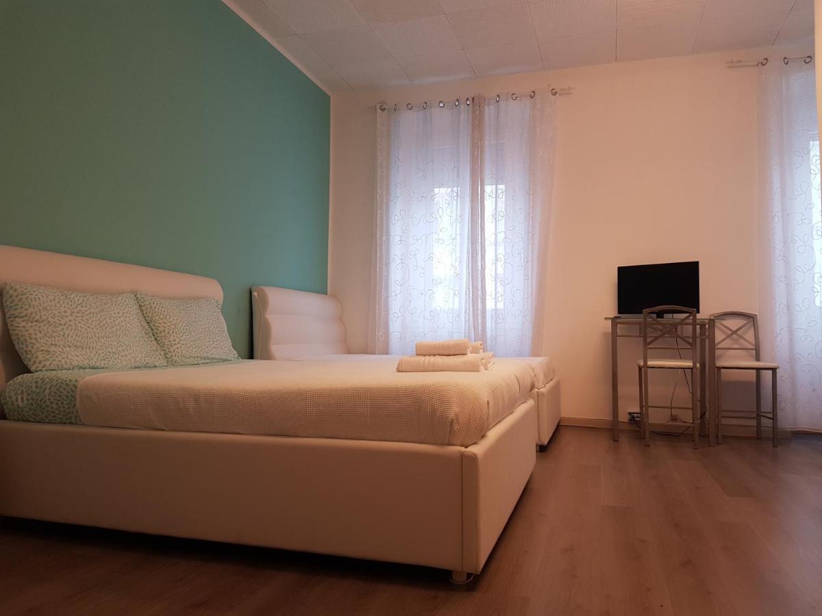 B&B Porto Vecchio Rooms - Stazione Centrale Trieste Bagian luar foto