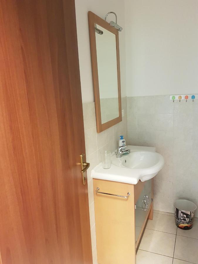 B&B Porto Vecchio Rooms - Stazione Centrale Trieste Bagian luar foto