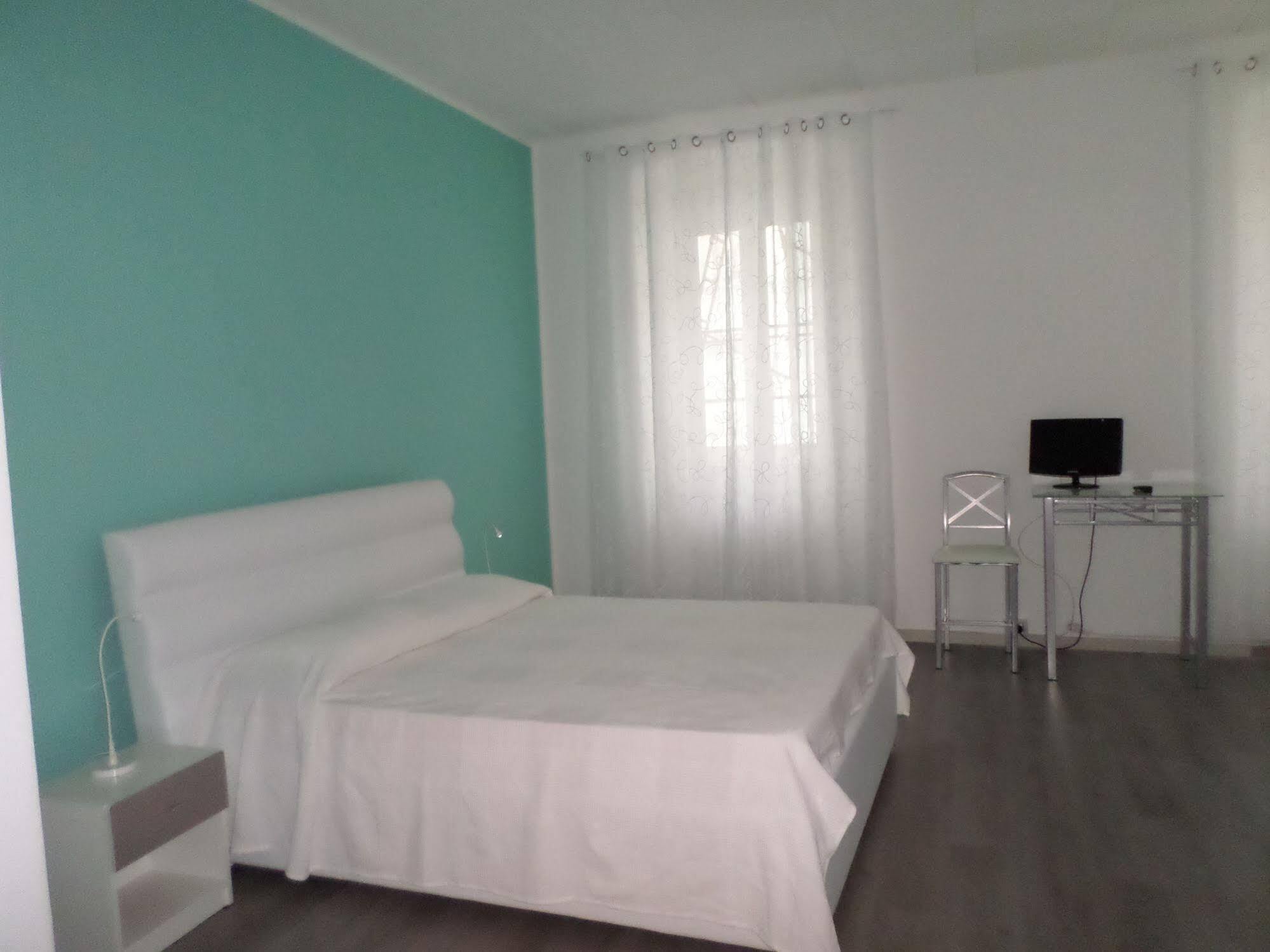 B&B Porto Vecchio Rooms - Stazione Centrale Trieste Bagian luar foto